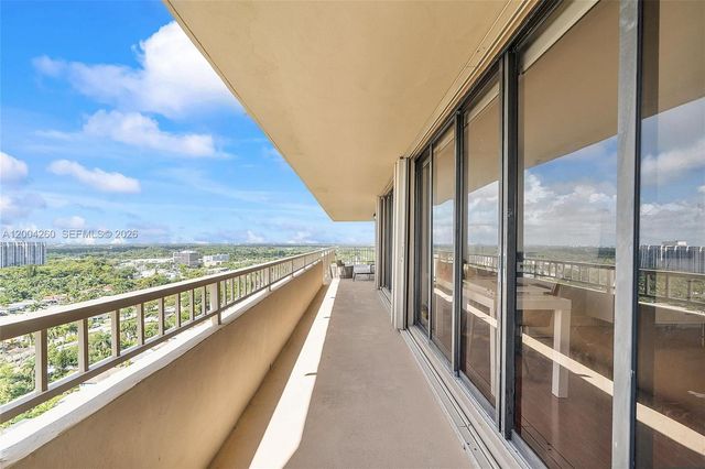 11113 Biscayne Blvd 2051, Miami, FL 33181