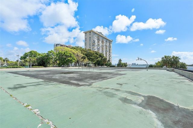 11113 Biscayne Blvd 2051, Miami, FL 33181
