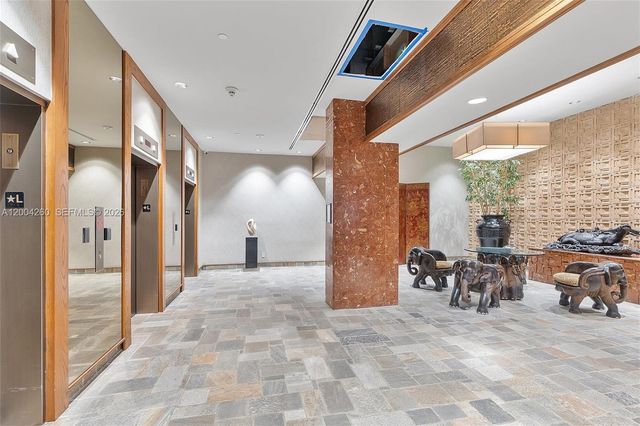 11113 Biscayne Blvd 2051, Miami, FL 33181