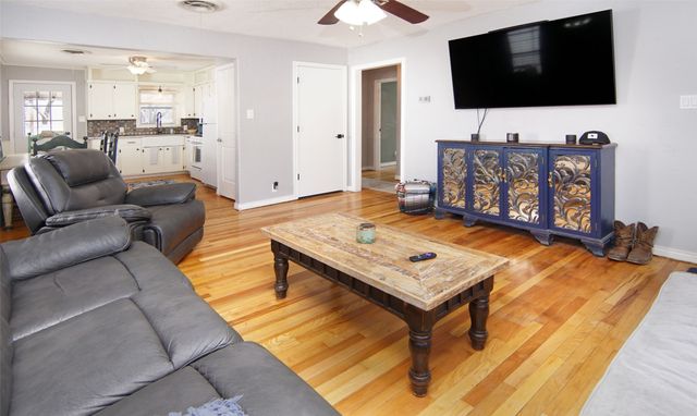 813 S Lamar Street, Weatherford, TX 76086