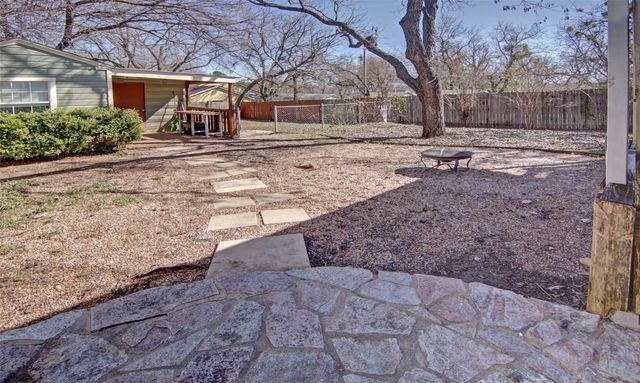 813 S Lamar Street, Weatherford, TX 76086