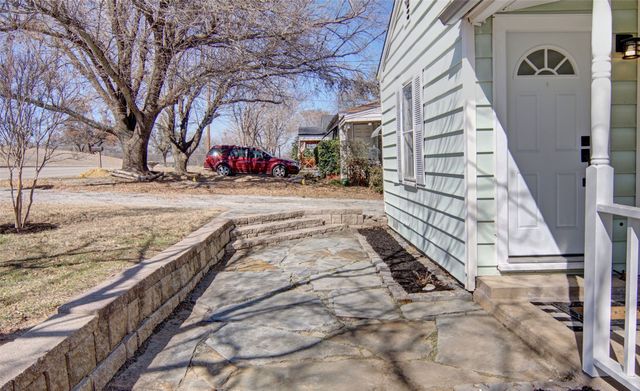 813 S Lamar Street, Weatherford, TX 76086