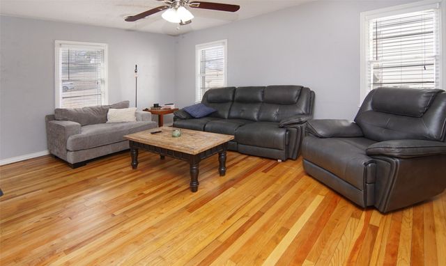 813 S Lamar Street, Weatherford, TX 76086