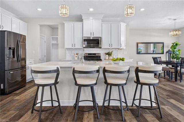 609 Shasta DR, Chesapeake, VA 23320