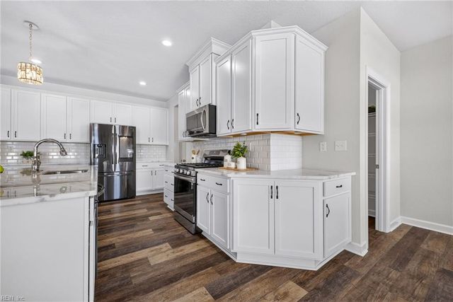 609 Shasta DR, Chesapeake, VA 23320