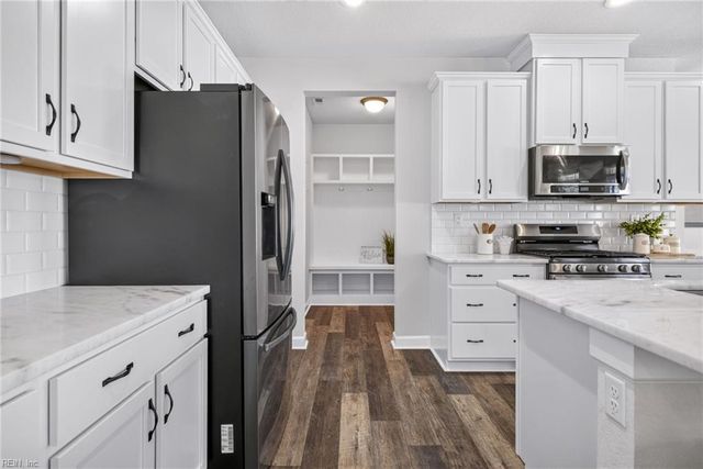 609 Shasta DR, Chesapeake, VA 23320