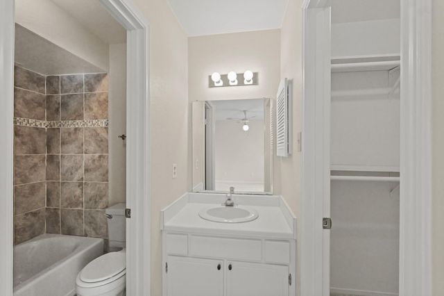 5005 Georgi Lane 73, Houston, TX 77092