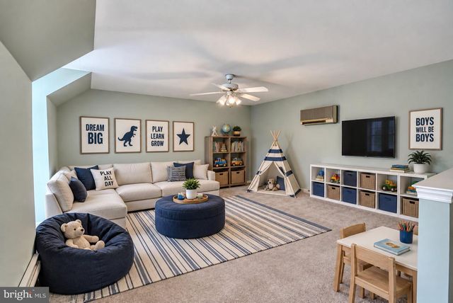 102 POPLAR CT, Collegeville, PA 19426