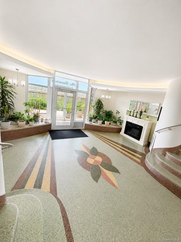121-16 Ocean 3B, Rockaway Park, NY 11694