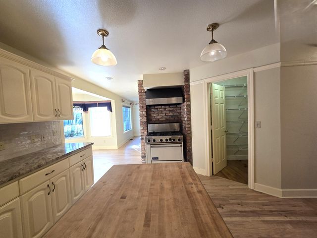 531 Aurora Place, Redding, CA 96001