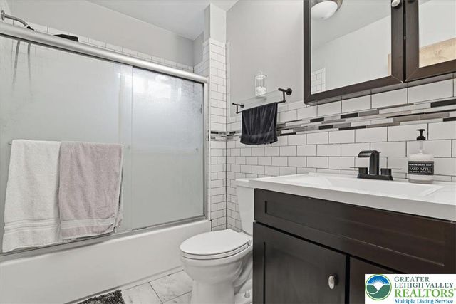 1041 Emaus Avenue, Allentown City, PA 18103