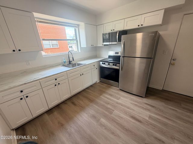 5452 PLAYA Way, Jacksonville, FL 32211