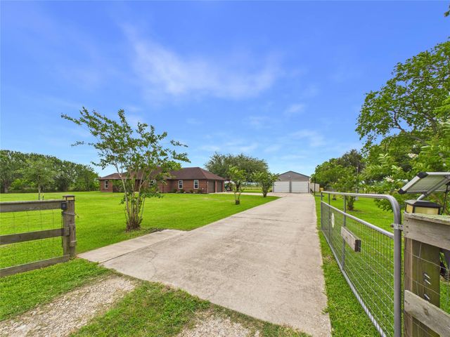 4610 Mustang Rd Road, Alvin, TX 77511