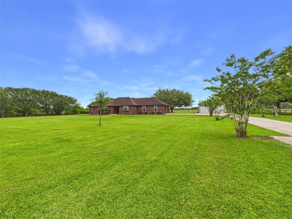 4610 Mustang Rd Road, Alvin, TX 77511