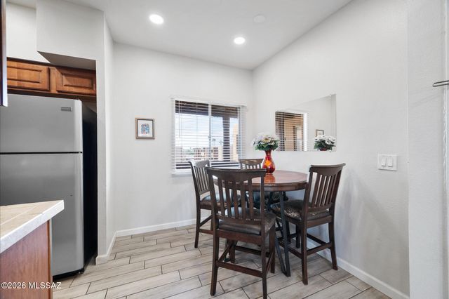 1810 E Blacklidge Dr Apt 322, Tucson, AZ 85719