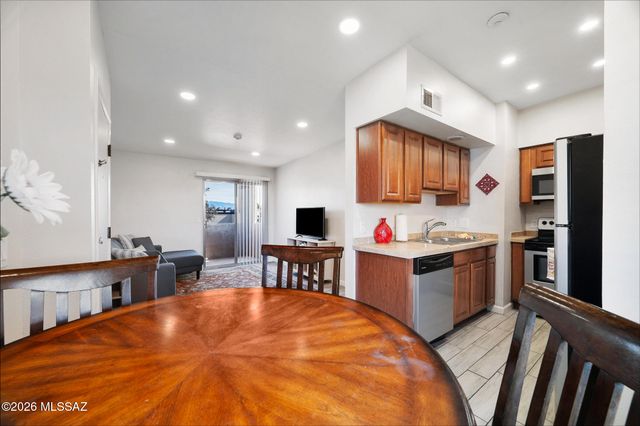 1810 E Blacklidge Dr Apt 322, Tucson, AZ 85719