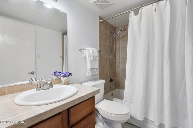 1810 E Blacklidge Dr Apt 322, Tucson, AZ 85719