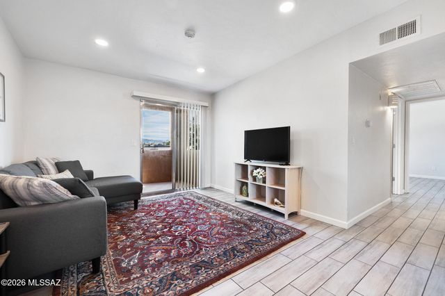 1810 E Blacklidge Dr Apt 322, Tucson, AZ 85719