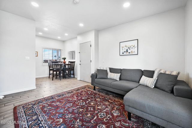 1810 E Blacklidge Dr Apt 322, Tucson, AZ 85719