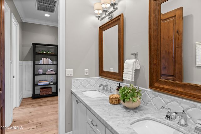 4909 N 45TH Place, Phoenix, AZ 85018