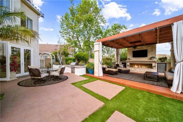 21634 Canyon Heights Circle, Saugus, CA 91390