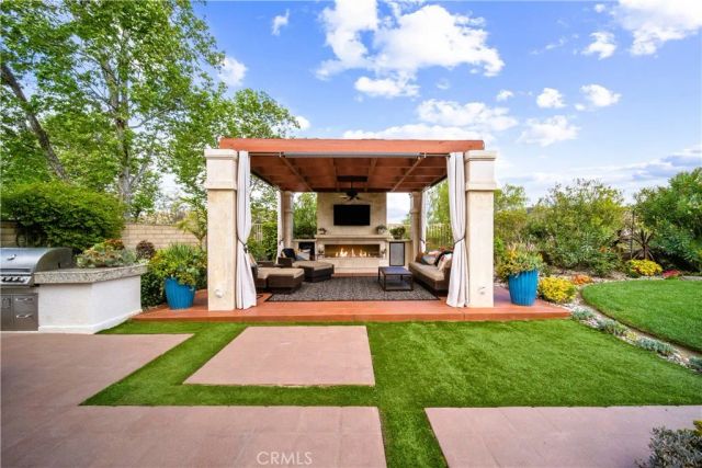 21634 Canyon Heights Circle, Saugus, CA 91390