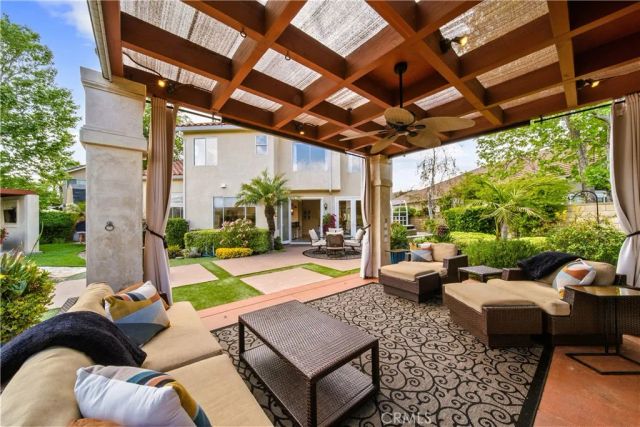 21634 Canyon Heights Circle, Saugus, CA 91390