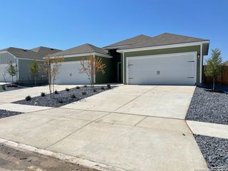 625 Heathers Way, Seguin, TX 78155
