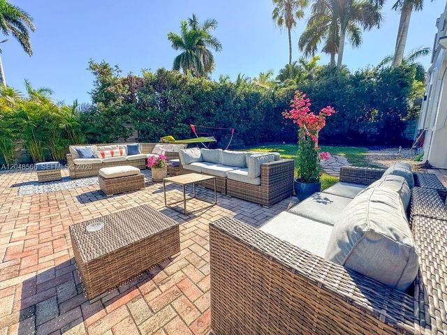 1255 Jackson St, Hollywood, FL 33019