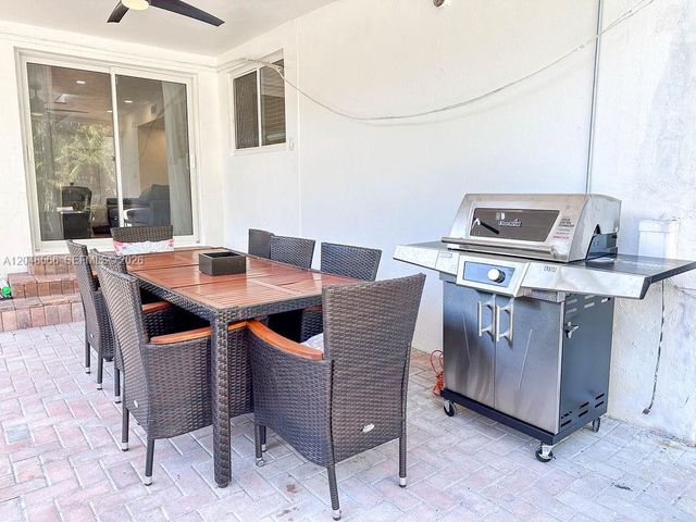 1255 Jackson St, Hollywood, FL 33019