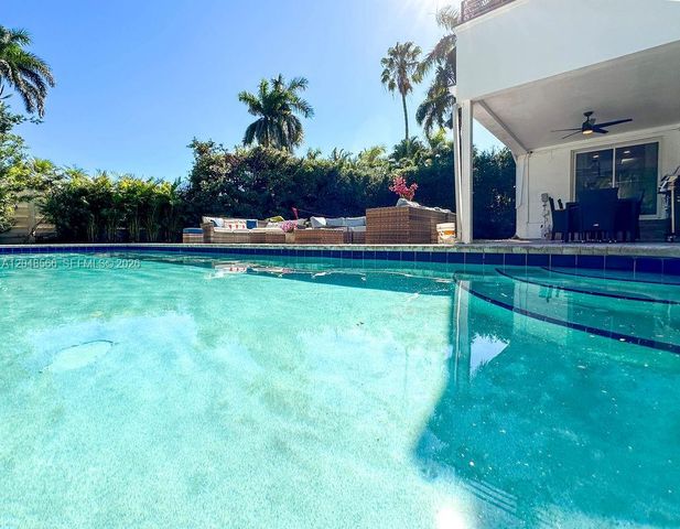 1255 Jackson St, Hollywood, FL 33019