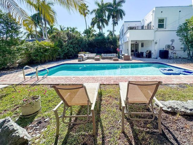 1255 Jackson St, Hollywood, FL 33019