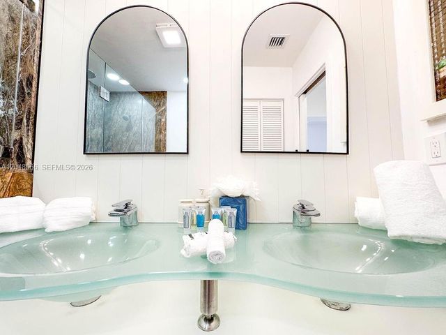 1255 Jackson St, Hollywood, FL 33019