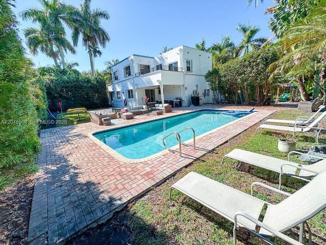 1255 Jackson St, Hollywood, FL 33019