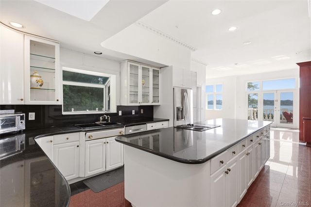 1007 W Shore Road, Mill Neck, NY 11765
