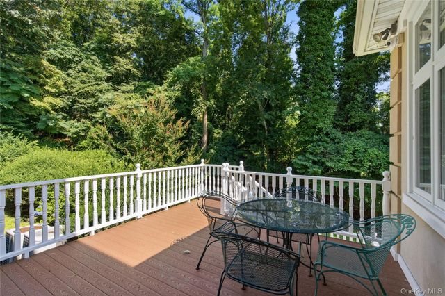 1007 W Shore Road, Mill Neck, NY 11765