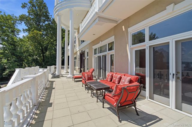 1007 W Shore Road, Mill Neck, NY 11765
