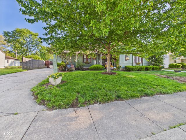 318 Vasbinder Drive, Chesterfield, IN 46017