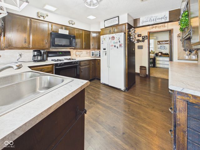 318 Vasbinder Drive, Chesterfield, IN 46017