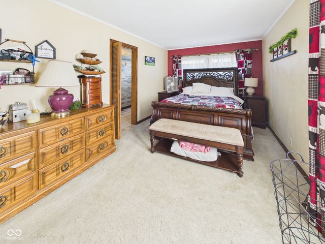 318 Vasbinder Drive, Chesterfield, IN 46017