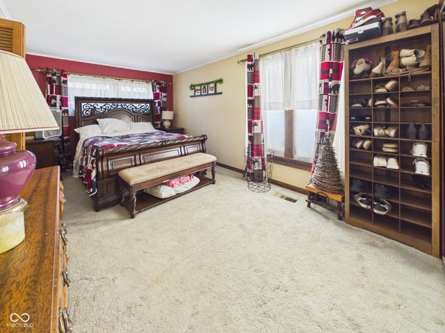 318 Vasbinder Drive, Chesterfield, IN 46017