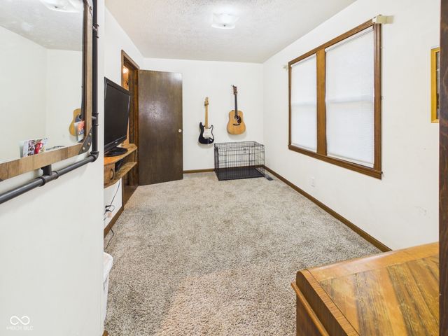 318 Vasbinder Drive, Chesterfield, IN 46017