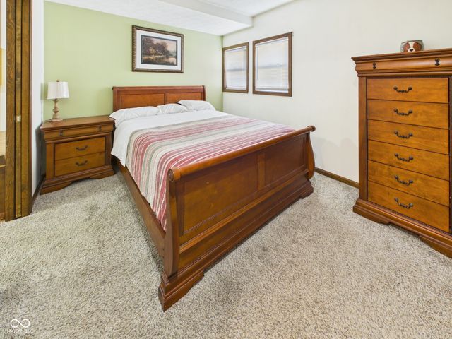 318 Vasbinder Drive, Chesterfield, IN 46017