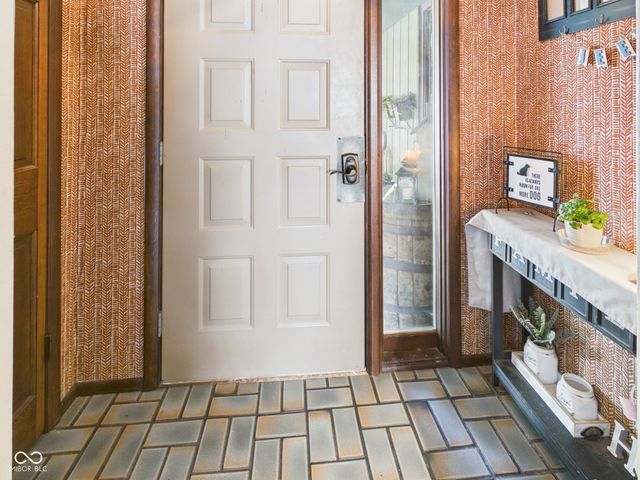 318 Vasbinder Drive, Chesterfield, IN 46017