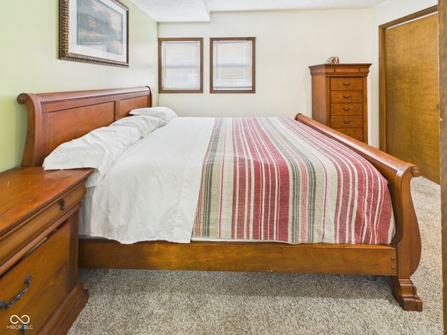 318 Vasbinder Drive, Chesterfield, IN 46017