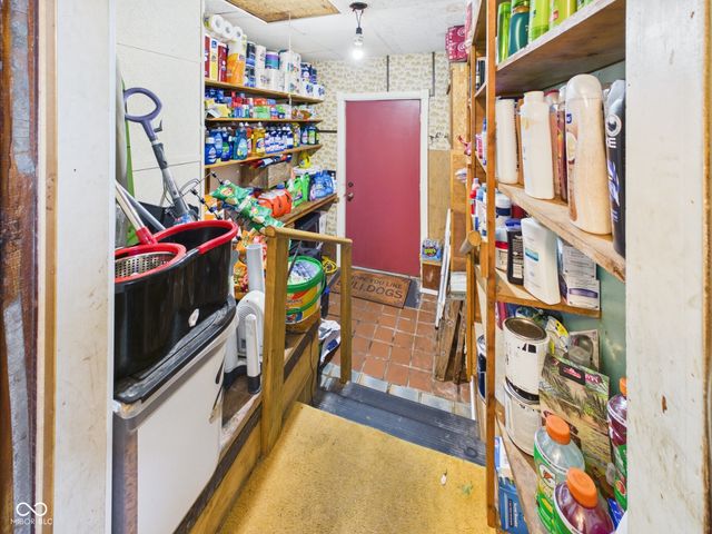 318 Vasbinder Drive, Chesterfield, IN 46017