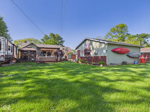 318 Vasbinder Drive, Chesterfield, IN 46017