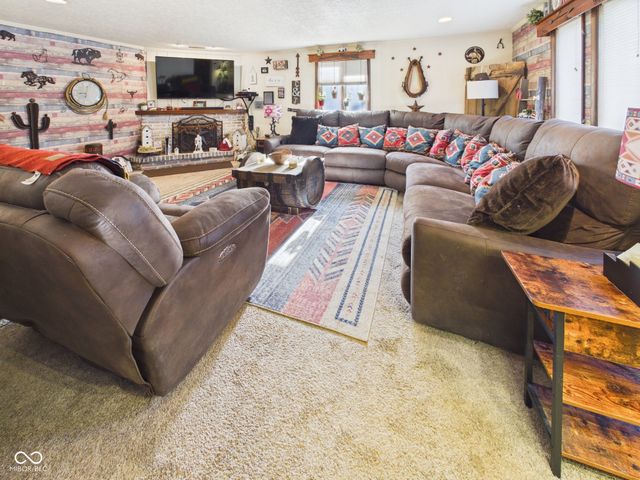 318 Vasbinder Drive, Chesterfield, IN 46017