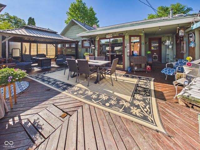 318 Vasbinder Drive, Chesterfield, IN 46017