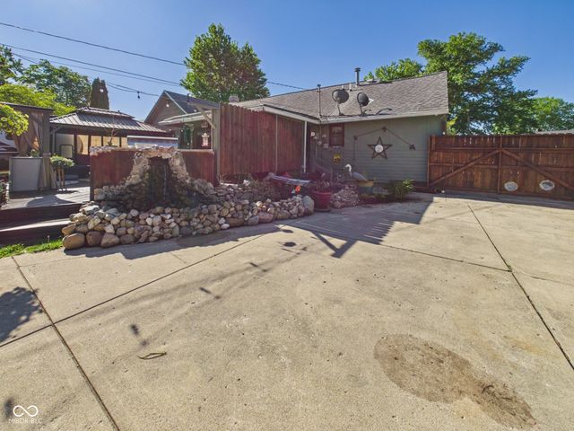 318 Vasbinder Drive, Chesterfield, IN 46017